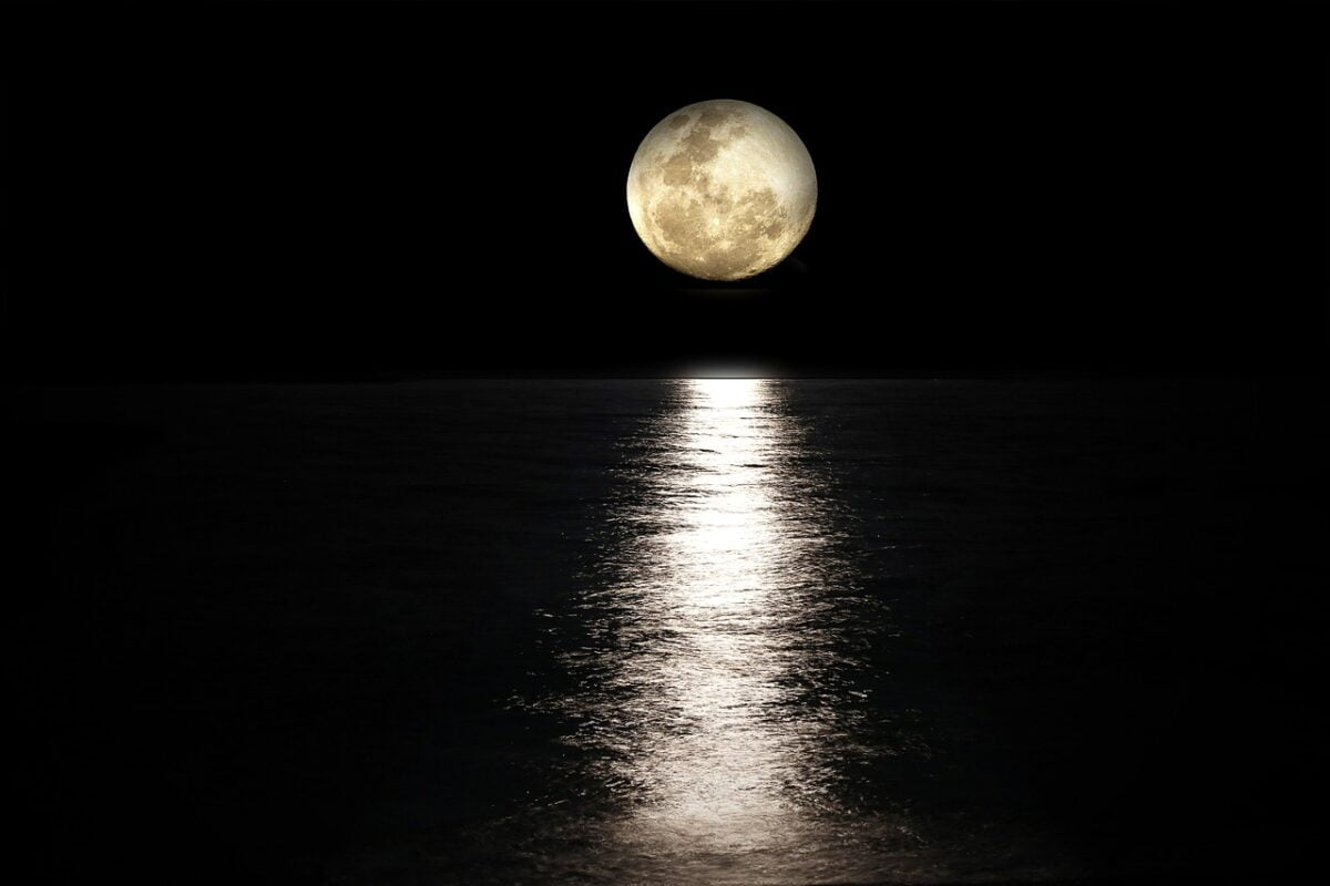 moon full moon sea sky night sky 2762111